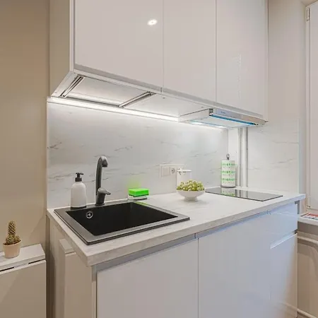 Stylish White Salad Near The Center Appartement *